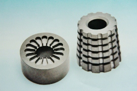 鍛造用超硬合金素材　使用目的に近い形状での納品を可能にしている。