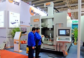 Hanchuan CNC Machine Tool HVC500F5 デザイン（外観と加工室内）はどこかで見たような気がする（ドイツの某メーカー？）