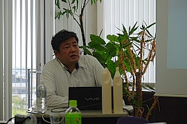 新製品の概要を説明する岩田社長