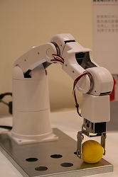 この技術はデンソーの教育用ロボットにも採用されている