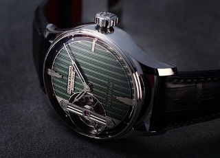 「HAJIME ASAOKA」トゥールビヨンウオッチは希少性が高く時計好きにはたまらない。