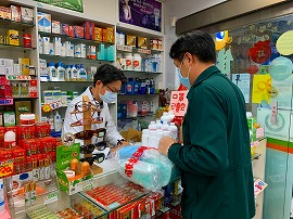 郵便事業を担当する中華郵政公司が協力し、台湾各地の保険薬局に順次配送。消費者による買い占めを避けるため、薬局ごとに配布数を定めている。（写真：中華民国交通部2月17日）